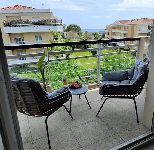Bright & Calm Sea-View Apartment
