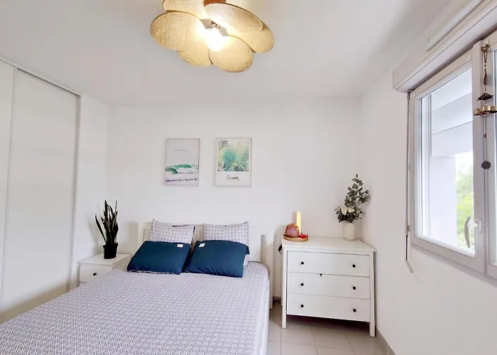 Bright & Calm Sea-View Apartment
