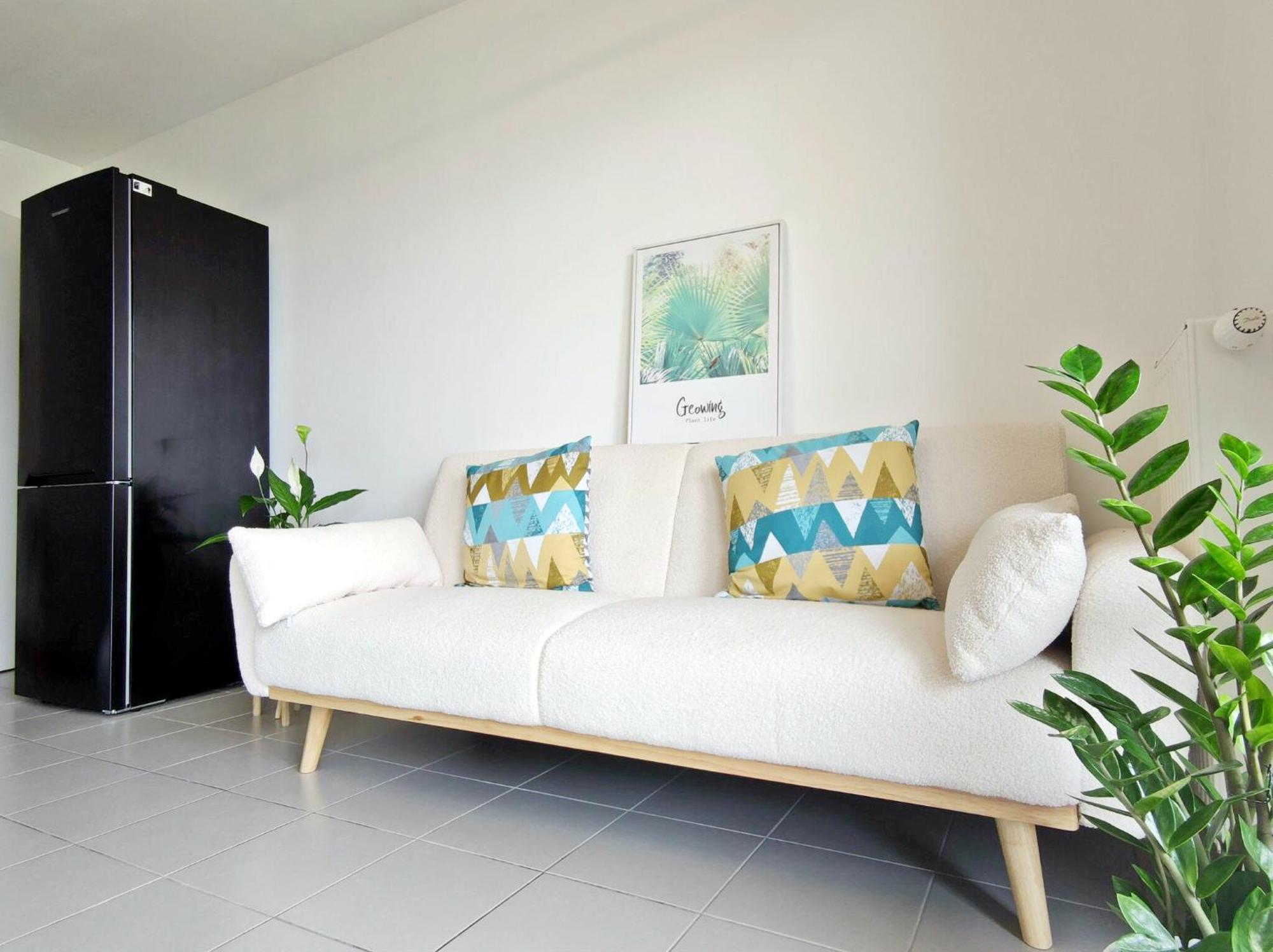Bright & Calm Sea-view Apartment