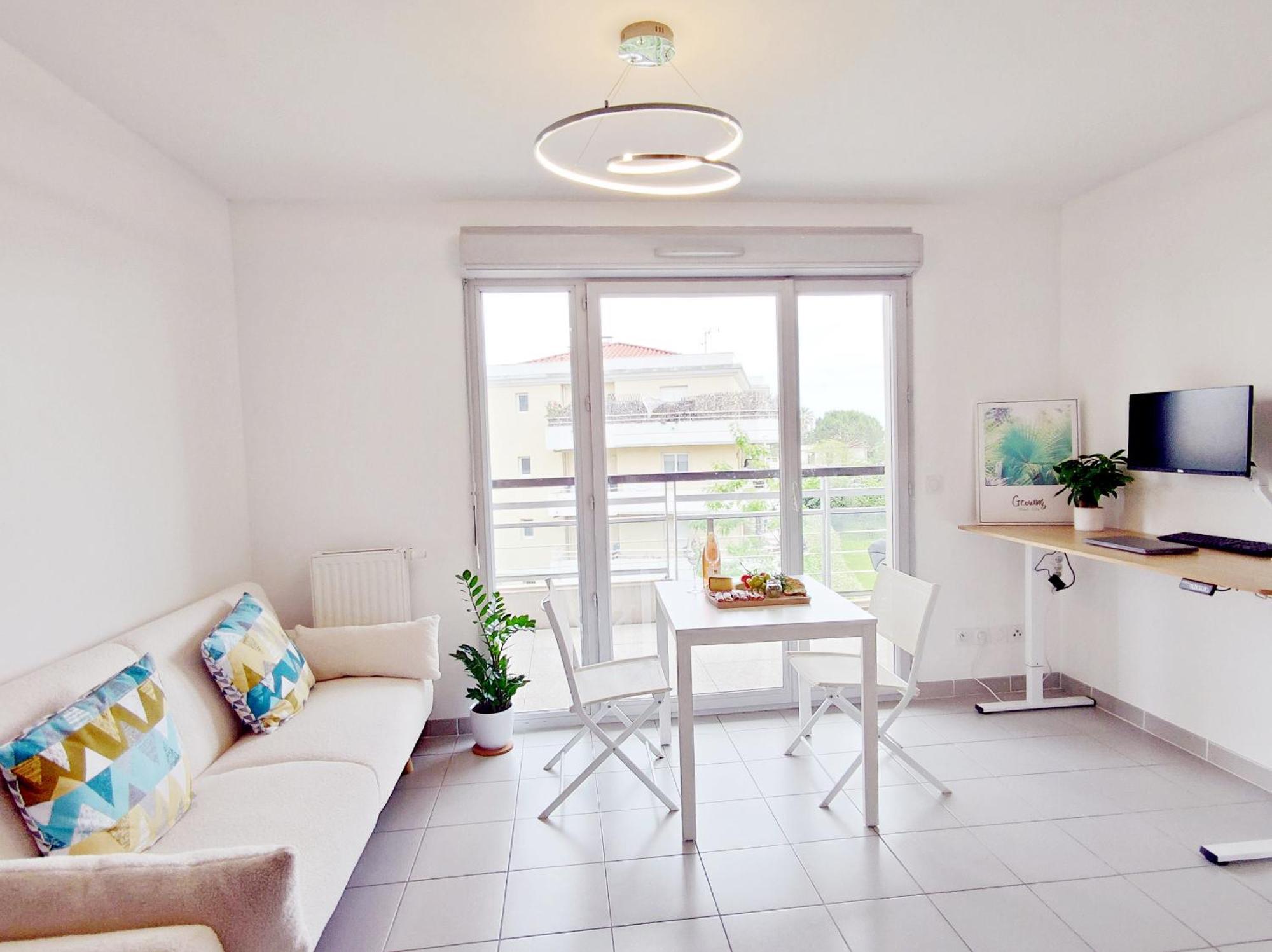 Bright & Calm Sea-view Appartement *